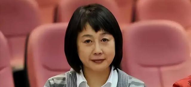 曾是“央视名嘴”，因揭露姜昆丑闻被封杀，如今70岁处境如何？