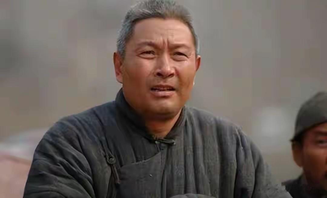 他是国家一级演员,演了半辈子戏,戏外爱妻如命,儿子是他的牵挂