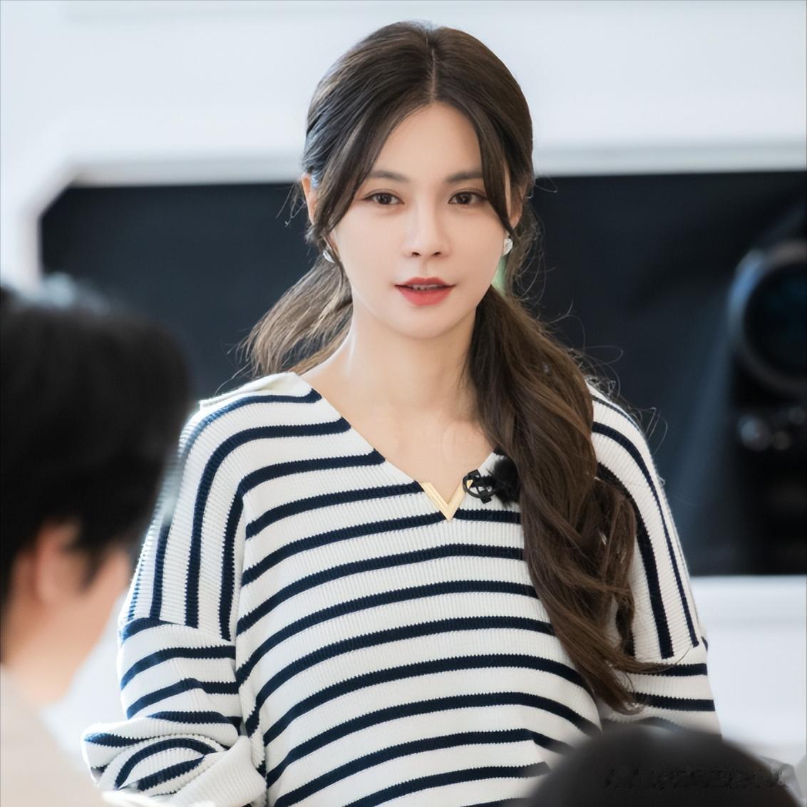 沈梦辰和杨迪在跨年发生肢体冲突？本人下场回应，婉称交情依旧
