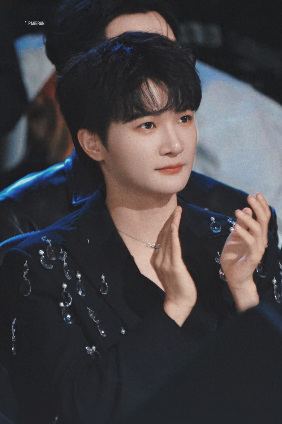 香港大火后，连流量都舍不得花钱的周深，因一举动被看清真实人品