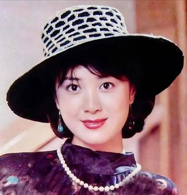 61岁傅艺伟罕现身！儿子已去世一年多，与李玲玉相聚状态超好