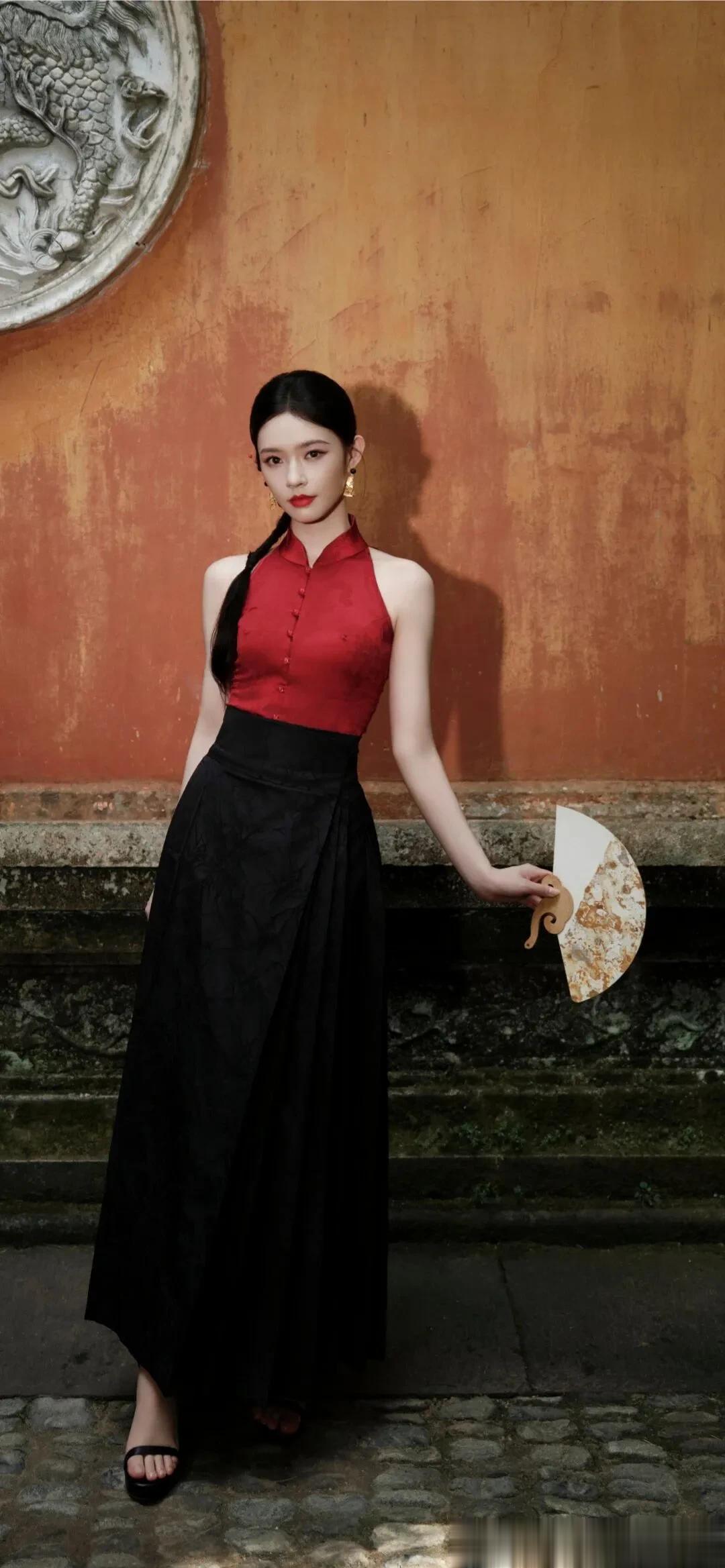 林允风格大突破!国风与柔美双在线,这个姑娘越来越会穿了