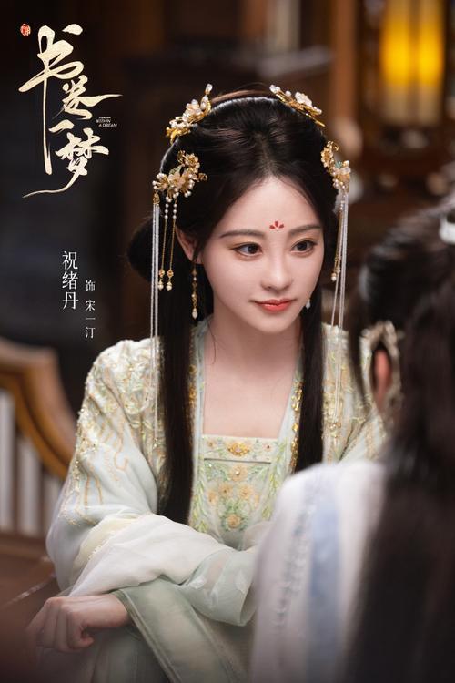 她明明颜值出众,演技惊艳全场,却只能演配角,背后原因太现实