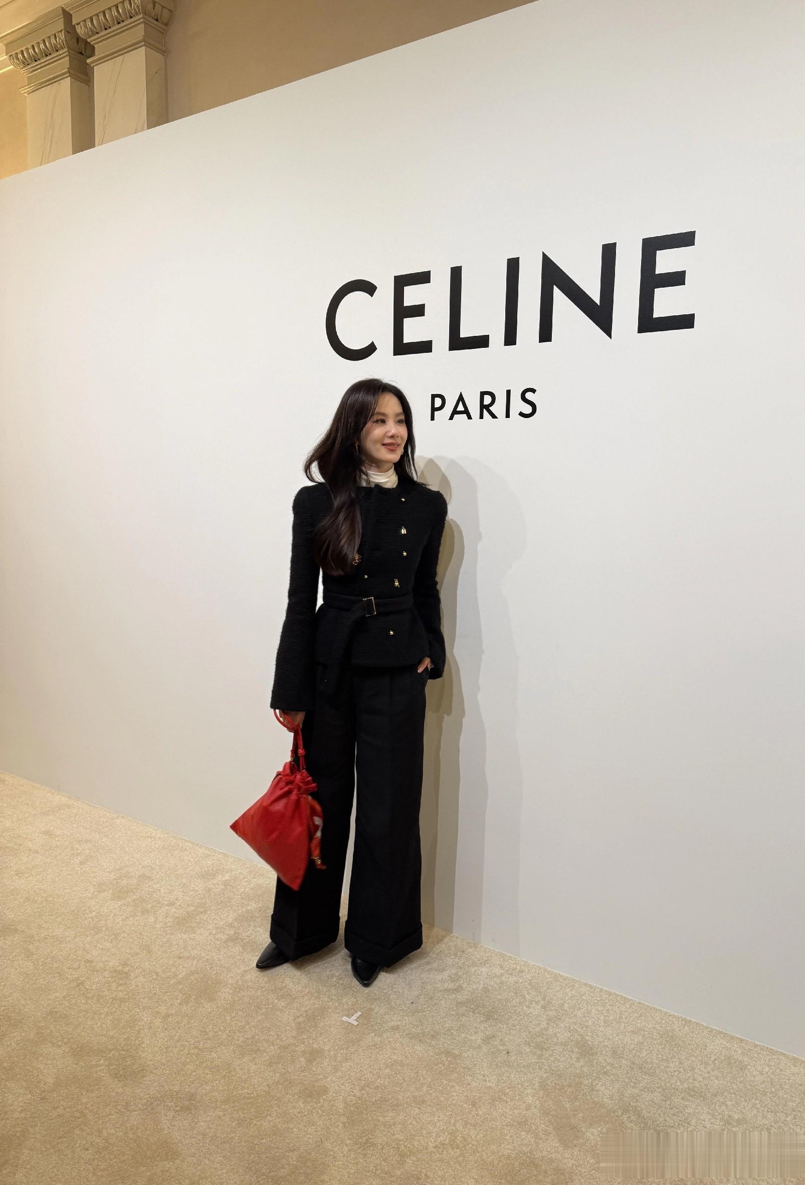 刘诗诗上海出席CELINE活动，廓形毛呢外套搭配阔腿裤，温柔又漂亮