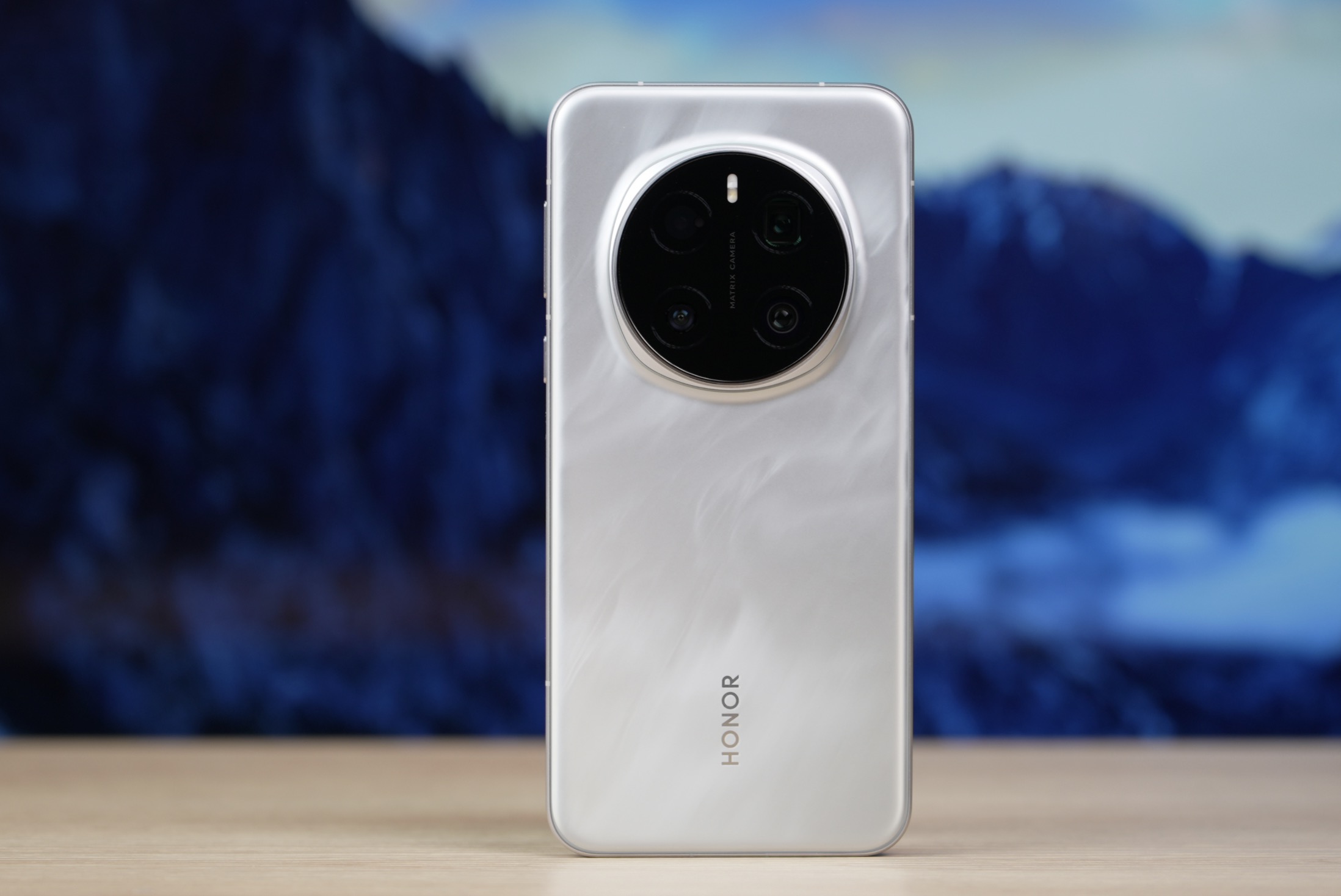 荣耀怎么了?magic7系列一跌再跌,骁龙8至尊版旗舰低至3228元起