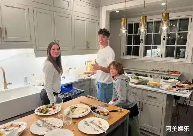 顶流女星和加拿大前总理约会？这个世界终于癫成了我们不认识的样子