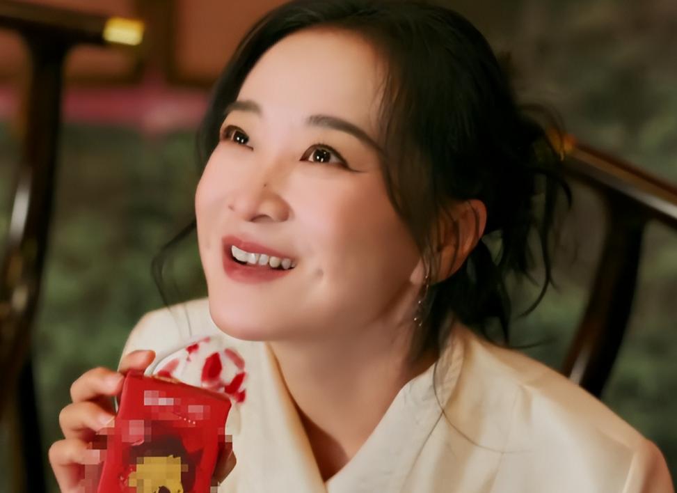 不演了！43岁退出春晚、解散公司的贾玲，这次彻底撕碎了内娱体面