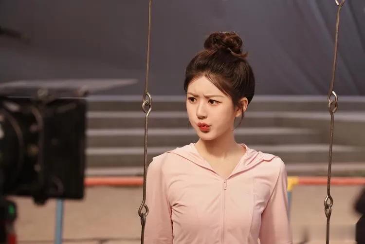 星光大赏红毯压轴！赵露思已成鹅厂宠儿，她用实力上演了女王归来