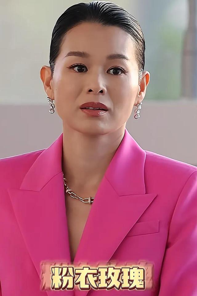 胡杏儿最新生图:脸胖了不少,还有点方,但皮肤状态不错