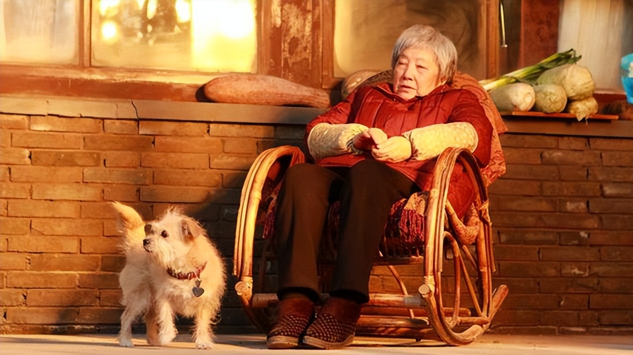 定居美国10余年，78岁却回国“捞金”，这就是人民口中\老艺术家\