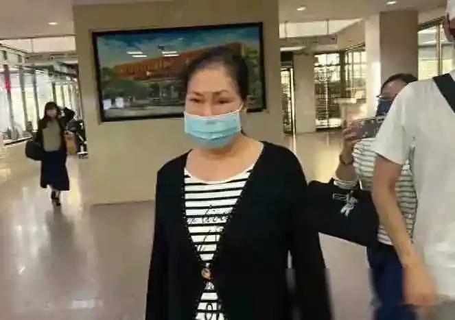 幸亏汪小菲带孩子走了,如今S家彻底成“狼窝”,3个人联手做戏!