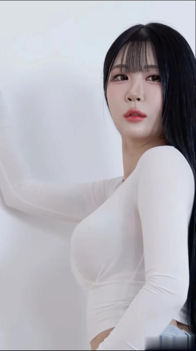 韩模尹普美Bomi近拍系列,高贵冷艳的气质,韩娱最成功整形案例