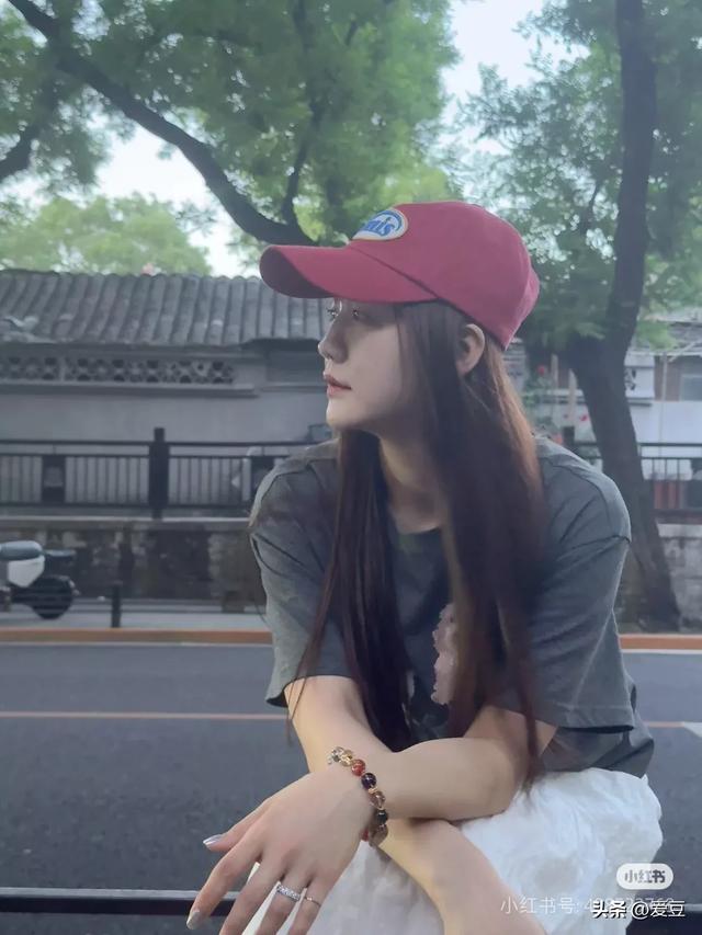 陈梦打扮后美得不止一点，笑容好治愈，怎么拍都美