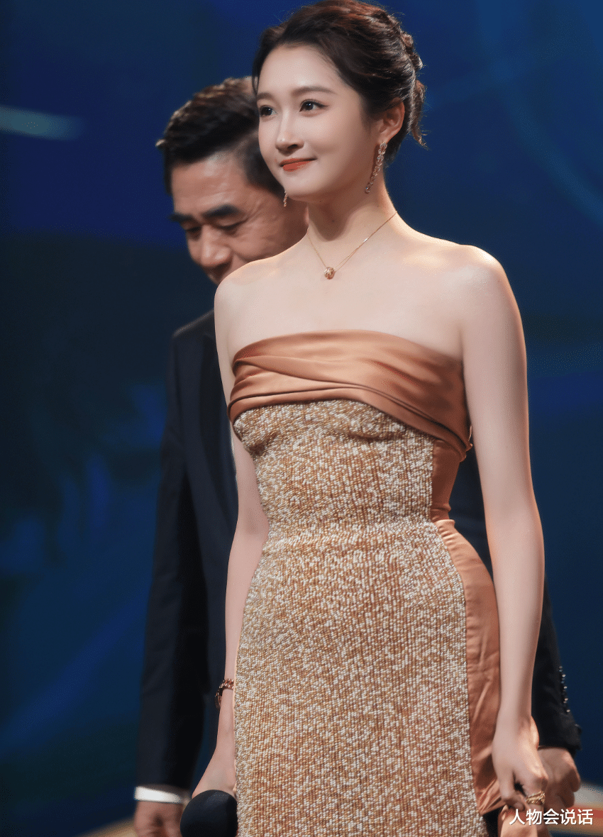 这一次，人气口碑赢麻了的杨紫，又给特立独行的刘亦菲提了个醒