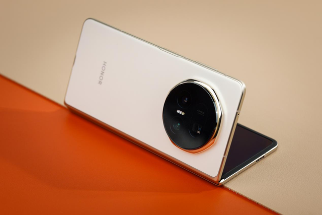 暑期換機指南：不可錯過的三款旗艦大折疊手機推薦