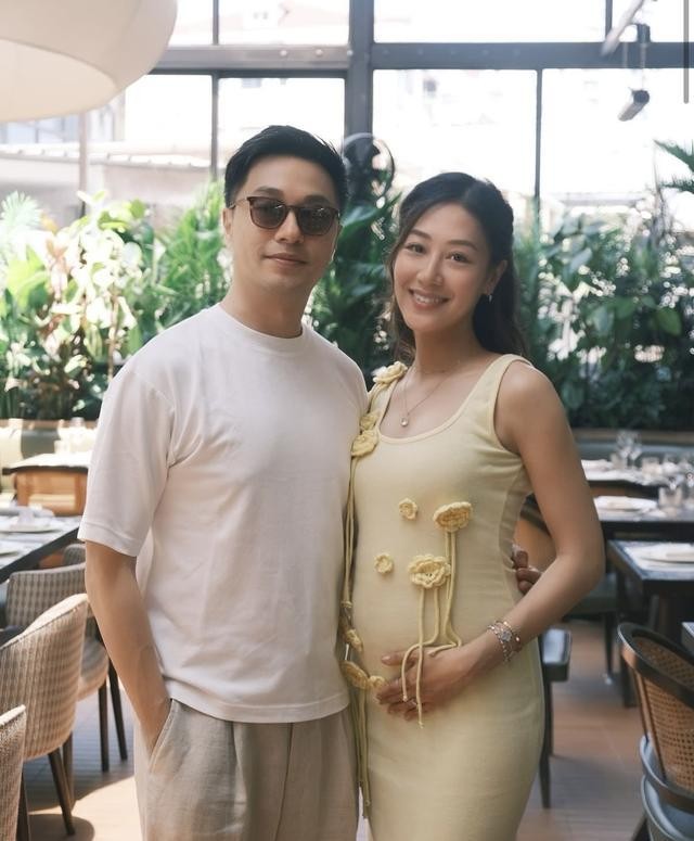 31岁港姐在上海平安生女,女儿样子像父亲好乖巧,母女已出院回家