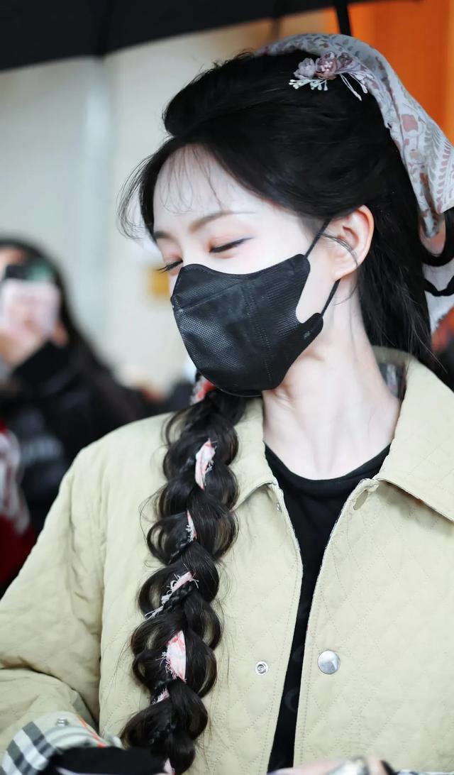 李一桐的独特魅力，为何能在娱乐圈脱颖而出？