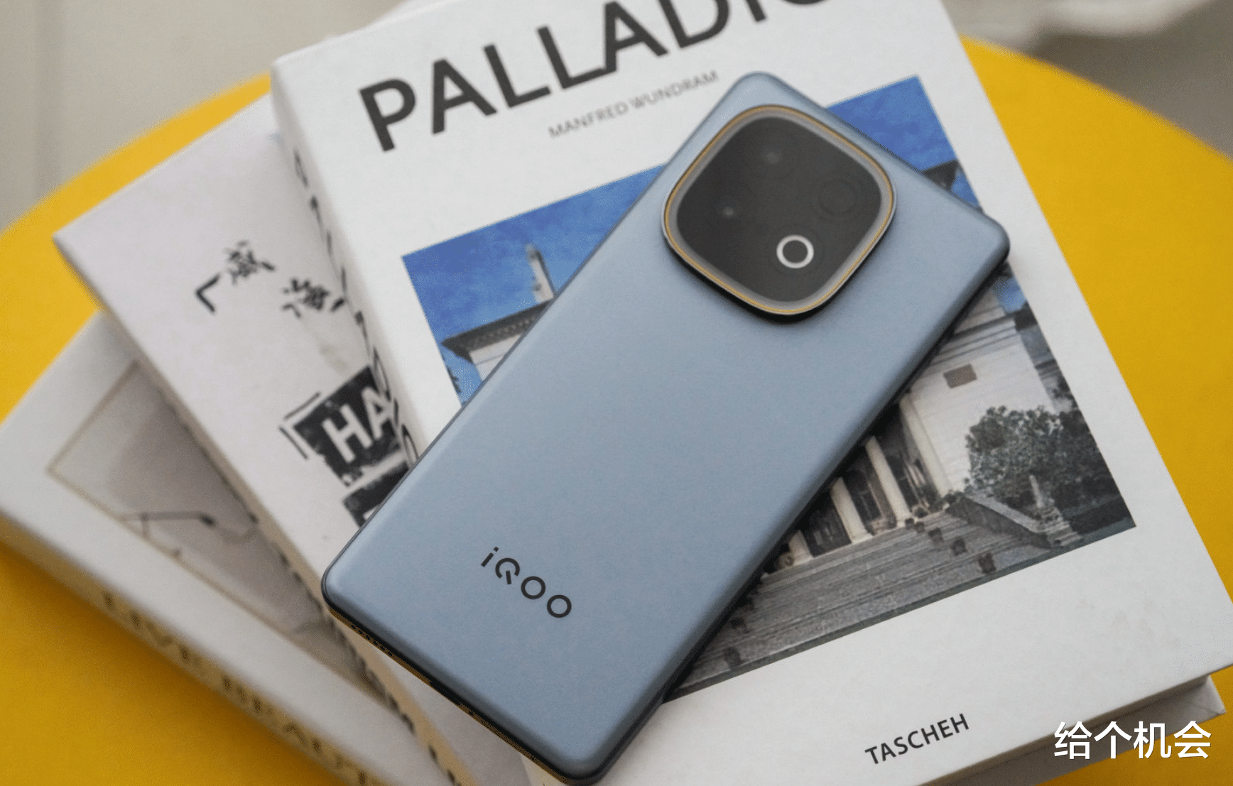 8000mAh+326万+512G,iqoo新机上市,加量还不加价