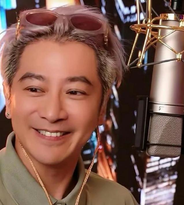 断崖式衰老,41岁桂纶镁走红毯瘦脱相,生图撞脸男星孙耀威