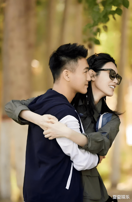 疑似何猷君塌房，富二代与明星的恩爱几分真心几分演？