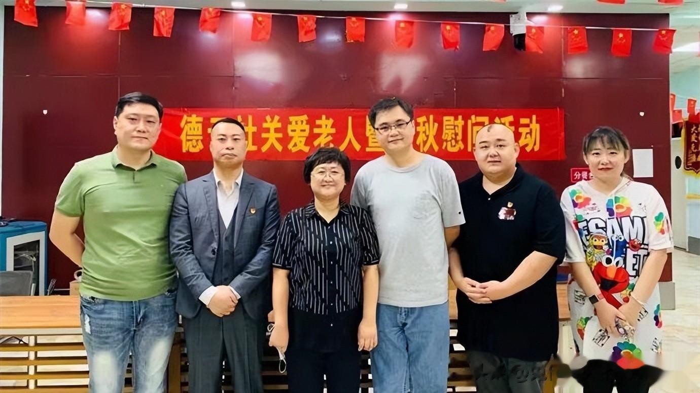 德云社庆双节公益演出，12位演员登台，阵容强大，郭德纲大手笔