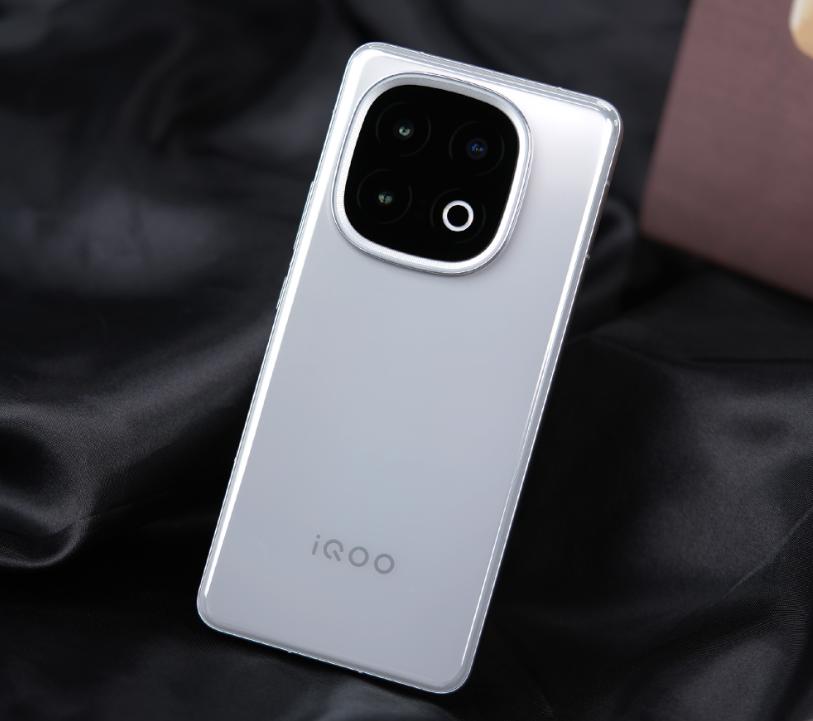 換手機不用太頻繁，8月幾乎“零差評”的安卓手機，可以用七年