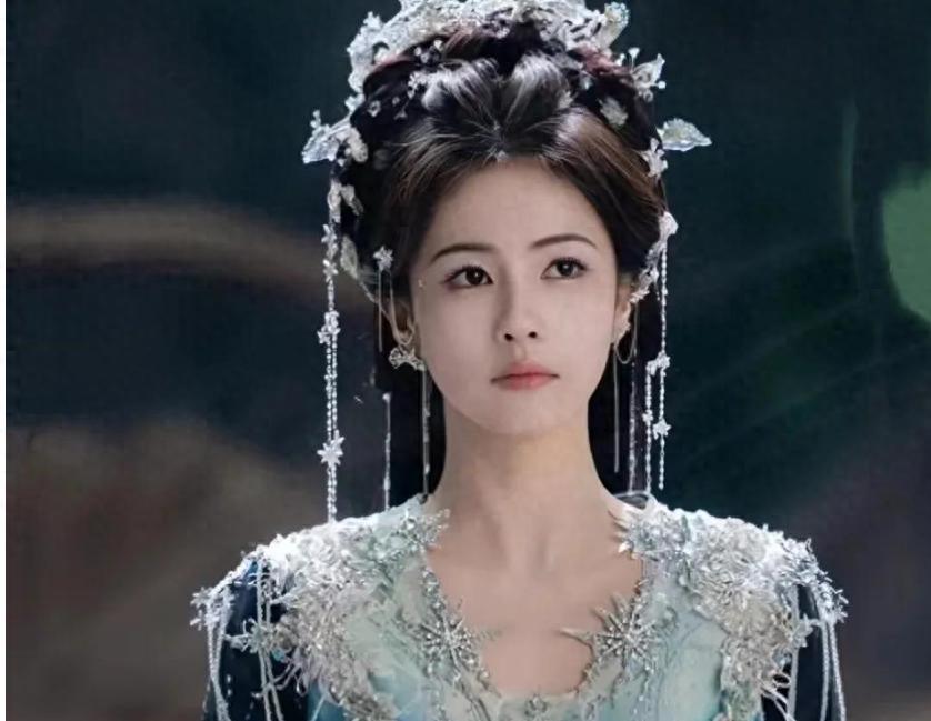 出道即巅峰，连续多年演大女主，偶像剧到正剧，多少小花羡慕哭了