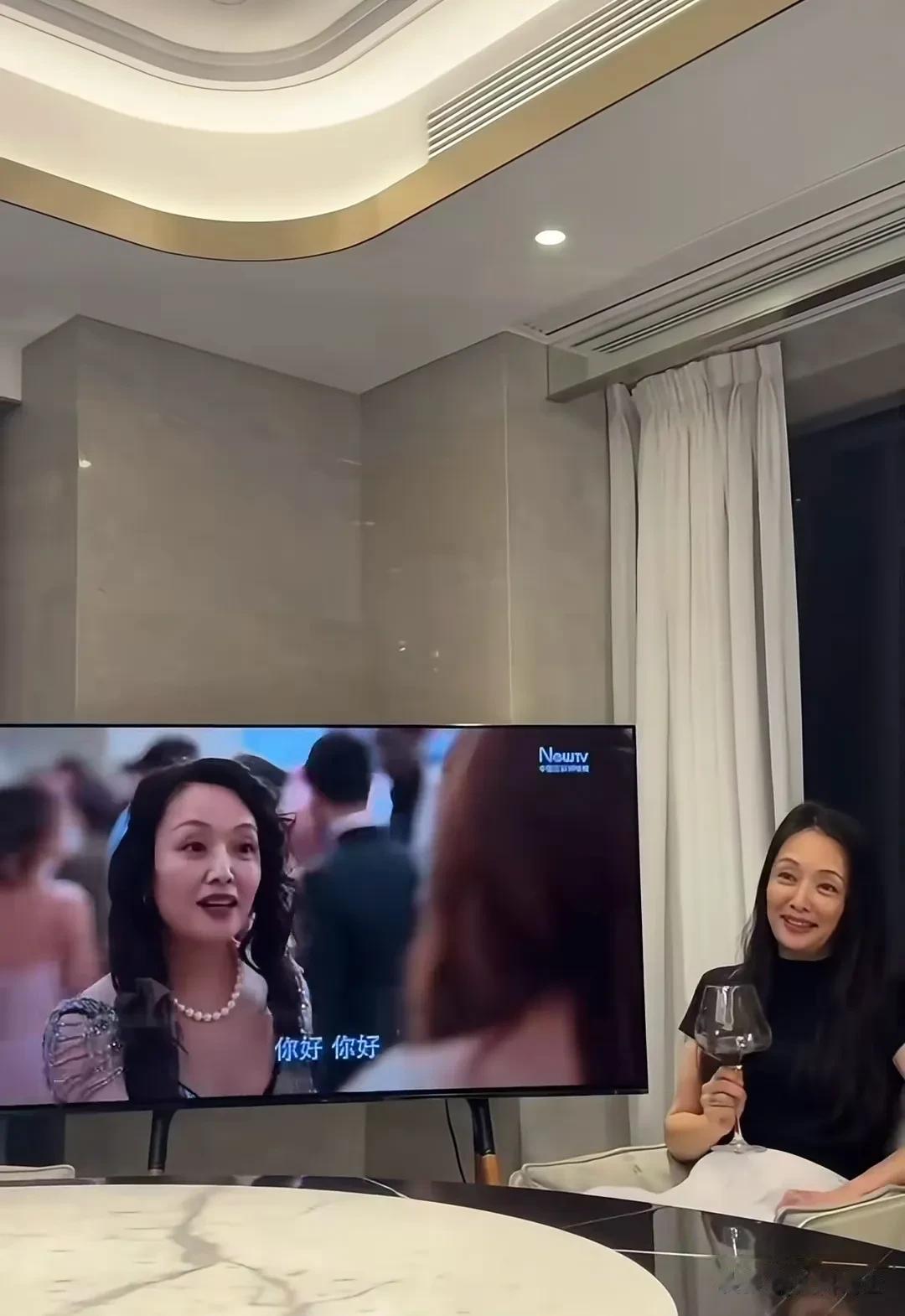 59岁于慧晒上海别墅，独栋3层院子宽，日常开跑车出门，好不惬意