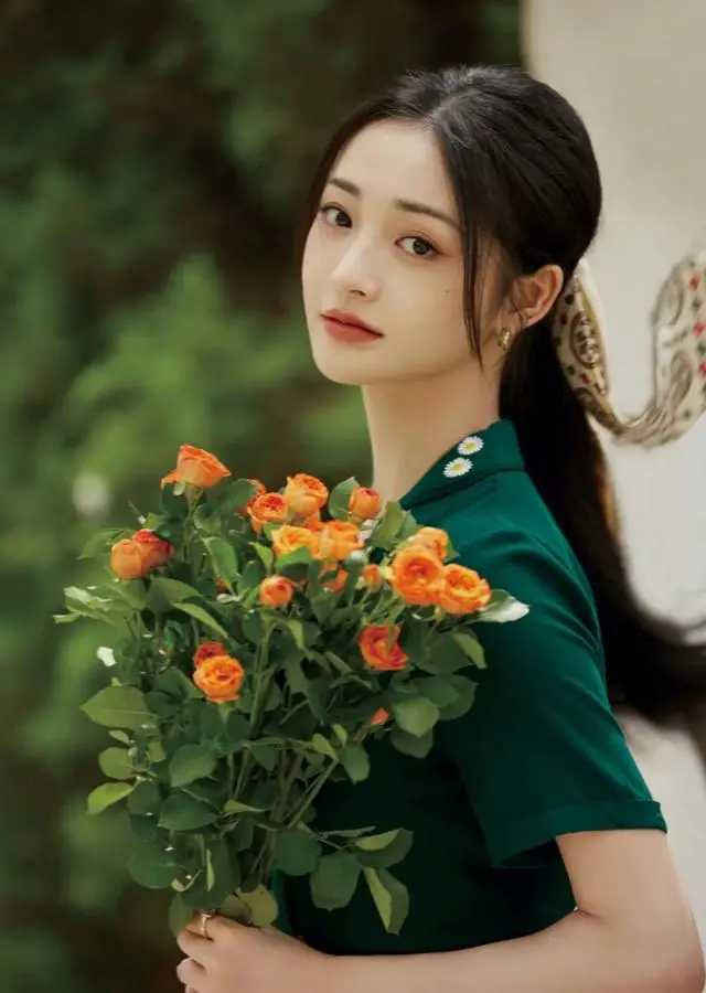 周洁琼颜值封神！百变风格焊在身上的氛围感天花板