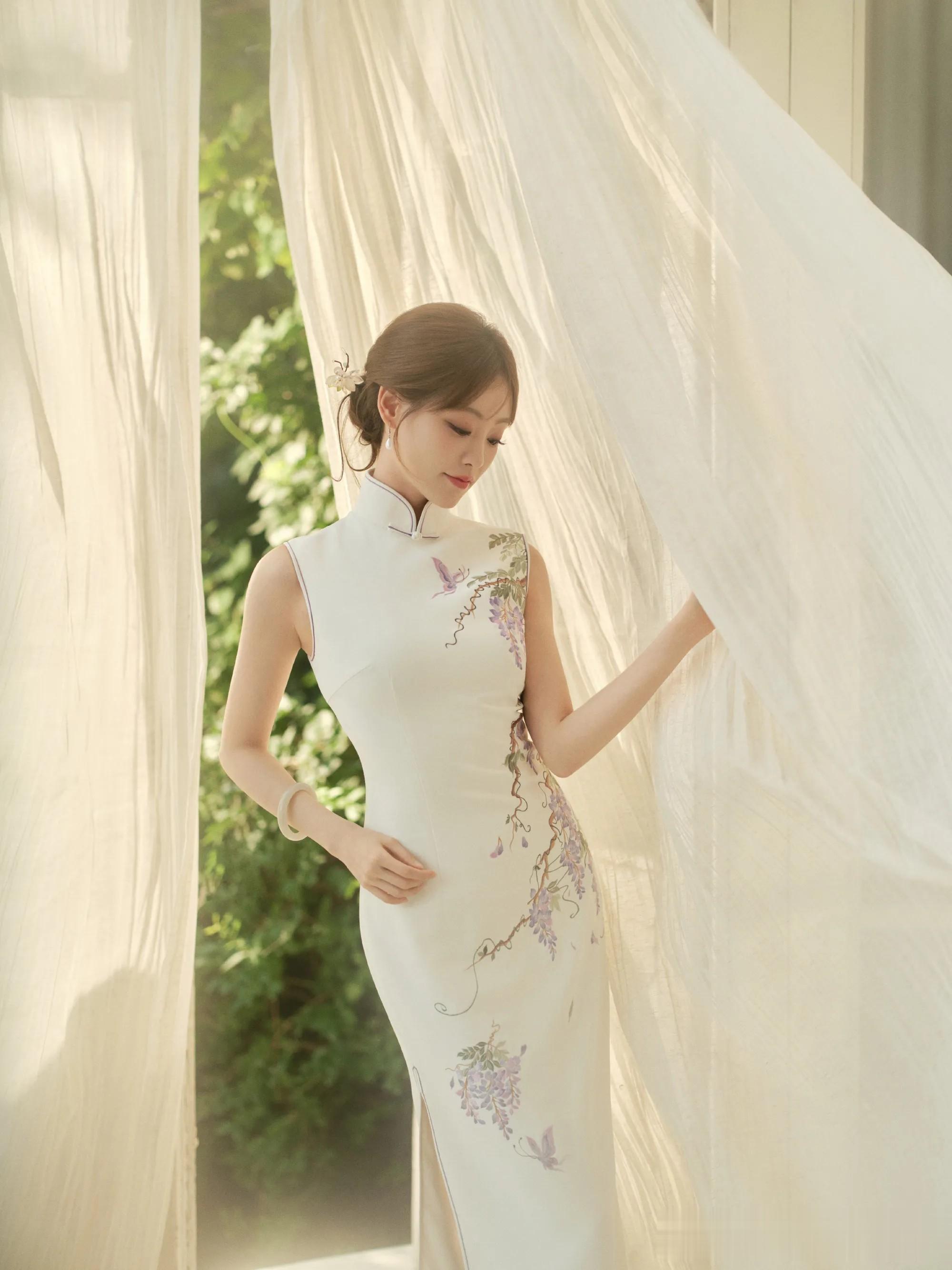 祝绪丹旗袍配高跟鞋,古韵与时尚的交融