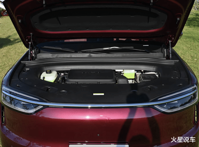 内外大变脸，还有华为技术加持，鸿蒙智行又一重磅车亮相成都车展