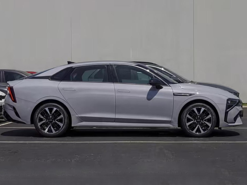 全新起亚K5长这样？前脸酷似领克03，入华国产还好卖？