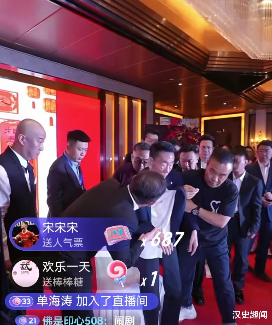 杨议拒拜侯宝林为师,要自立门户,收了15个徒弟,明年再收一些