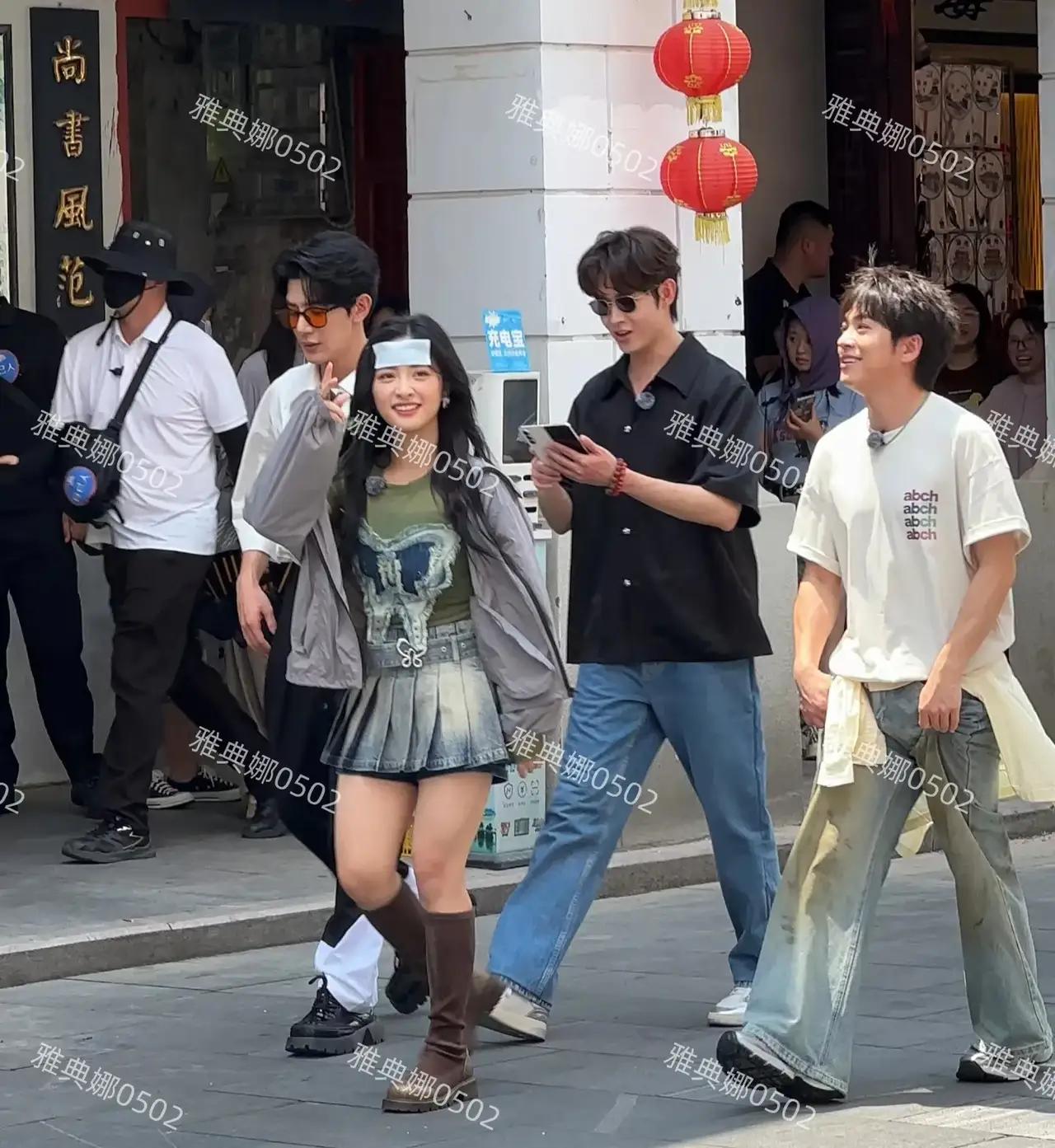 沈月比例太虐了，不够小巧玲珑却矮粗壮很敦实1米5身高1米7的骨架