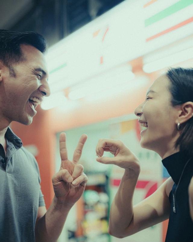 TVB离巢花旦晒近况！产女后身形依旧苗条，与老公庆祝相识20周年