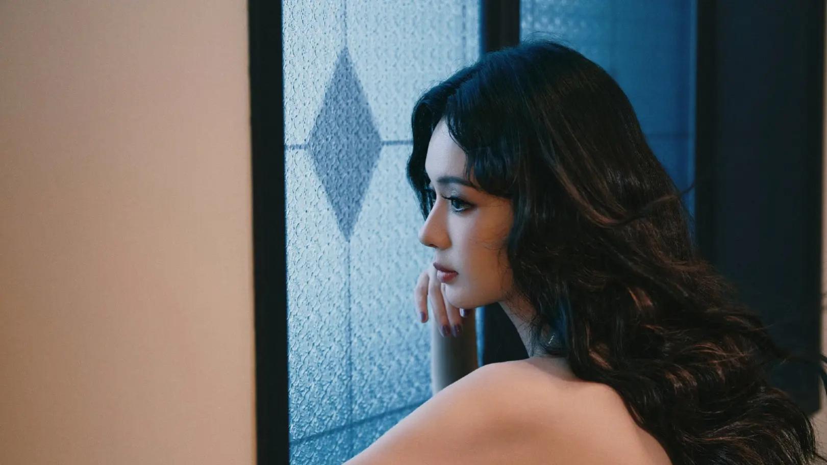 郑合惠子生日写真引全网热议：“发丝发光”背后的多面之美