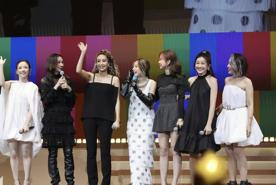 邓丽欣演唱会掀起Cookies回忆杀，成员重聚却难掩昔日恩怨