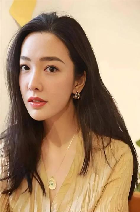 上海主持人刘彦池:曾是王励勤女友,两嫁豪门后,39岁再上新台阶