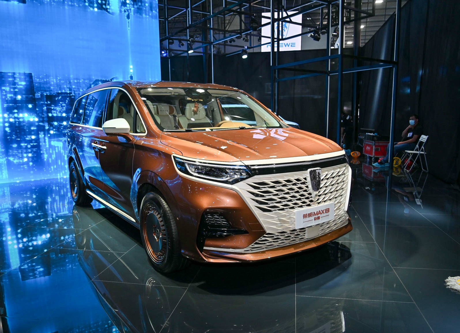 埃尔法终结者，颠覆20万级MPV！冰箱彩电大沙发全配齐，还看啥GL8