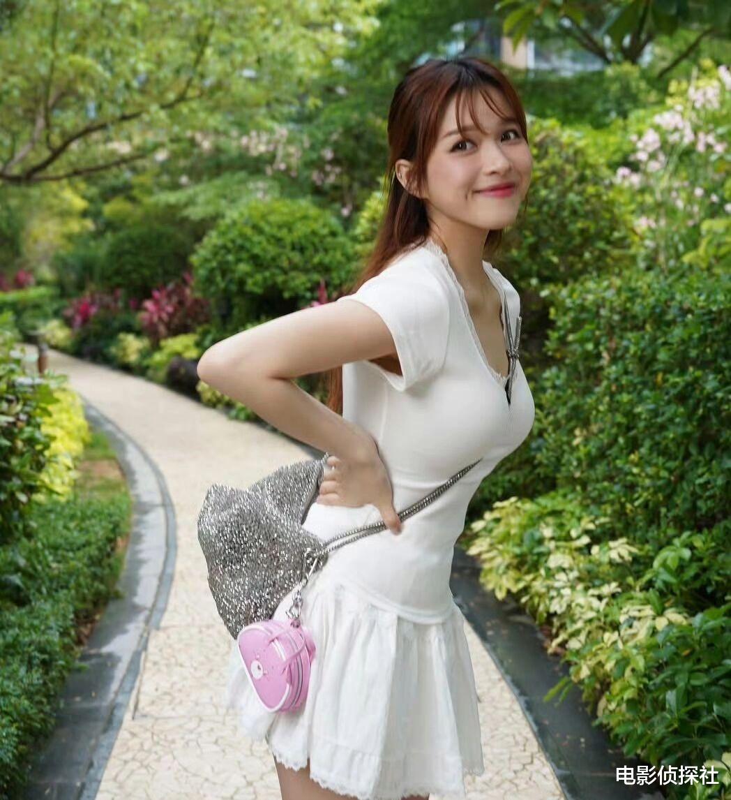 47岁港星伍允龙承认恋爱,女方模特出身相差13岁,通过朋友介绍认识