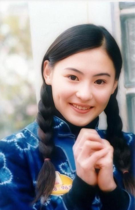 谢霆锋也没想到，张柏芝会因阅兵当天的一特殊举动，实现口碑暴增