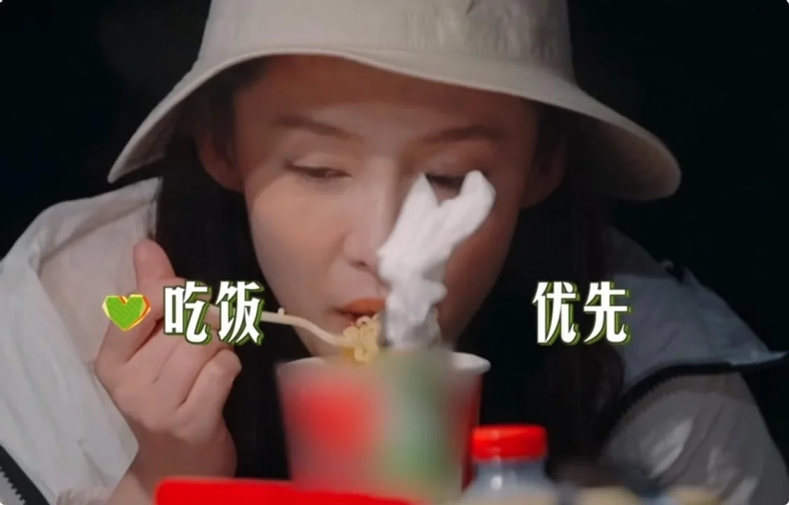 看了陈数的状态,才知道淡妆出镜也可以很优雅