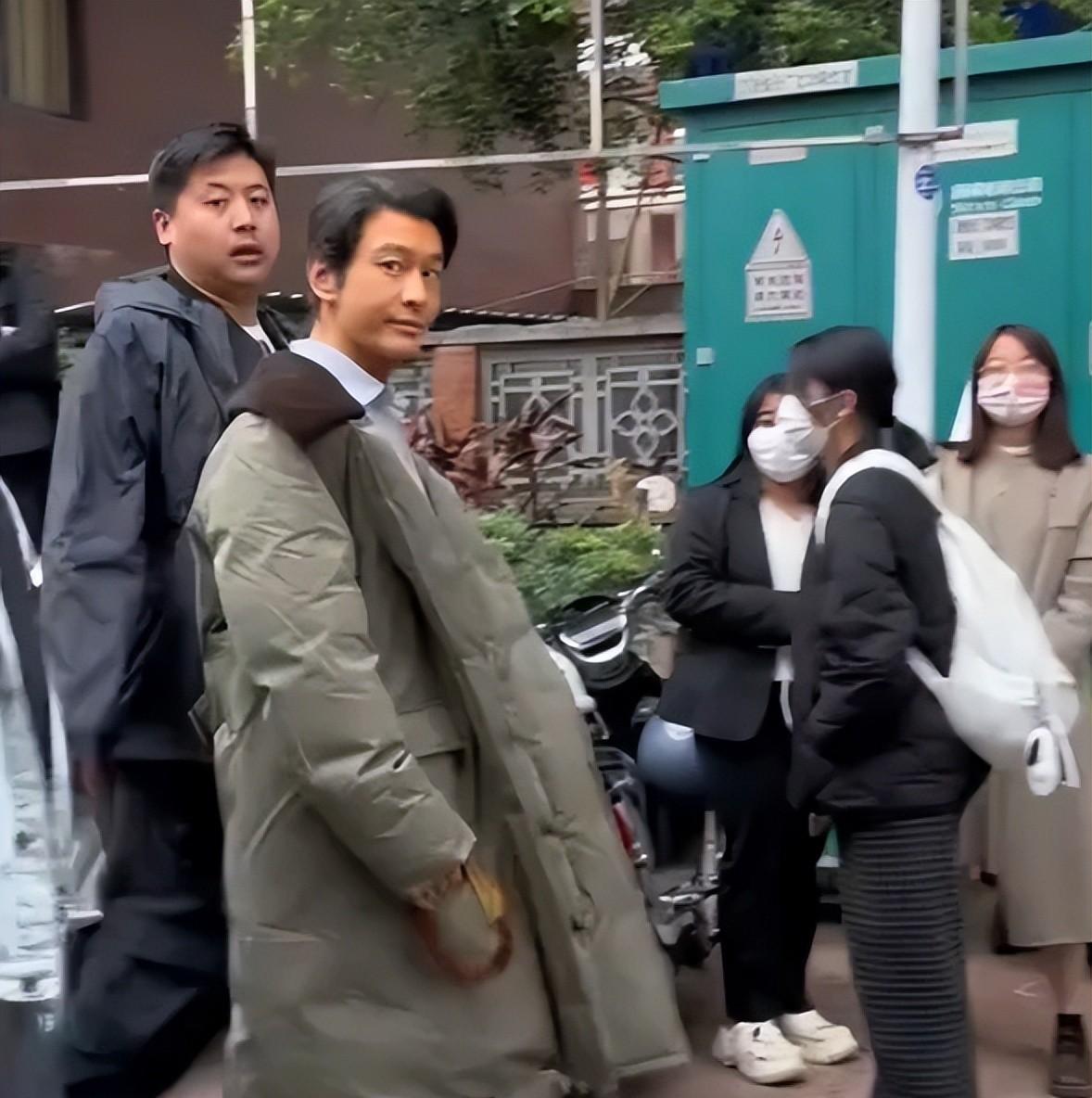 赵丽颖新剧《造城者》陷欠薪争议，多名群演公开讨薪数月未果