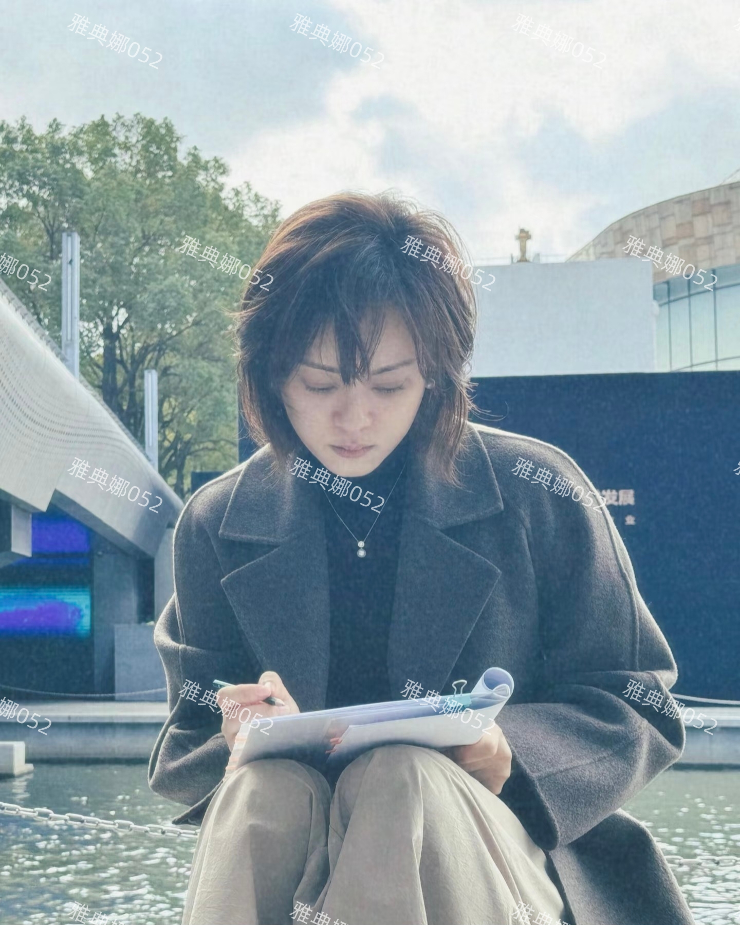 孙俪本人很好看很年轻但总被发型拖累,头发蓬乱显头大一点不利索