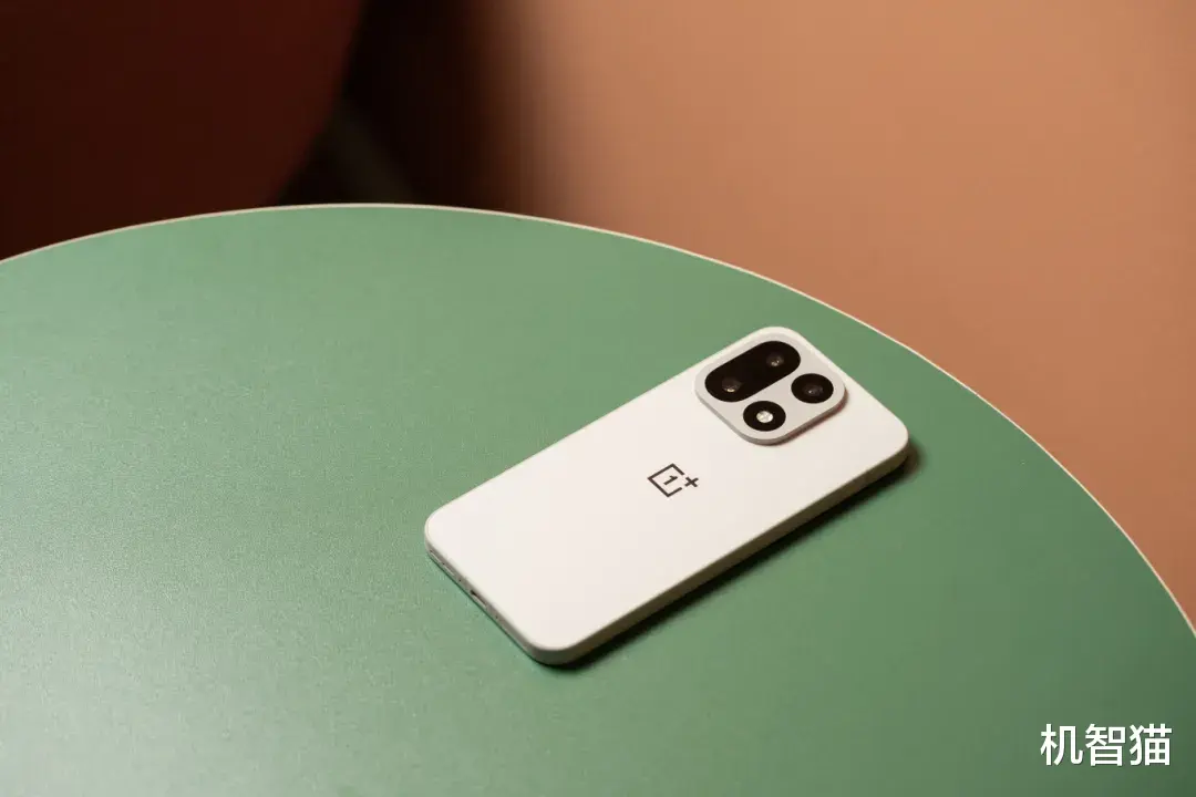 一加15測評：一次“旦用難回”的迭代