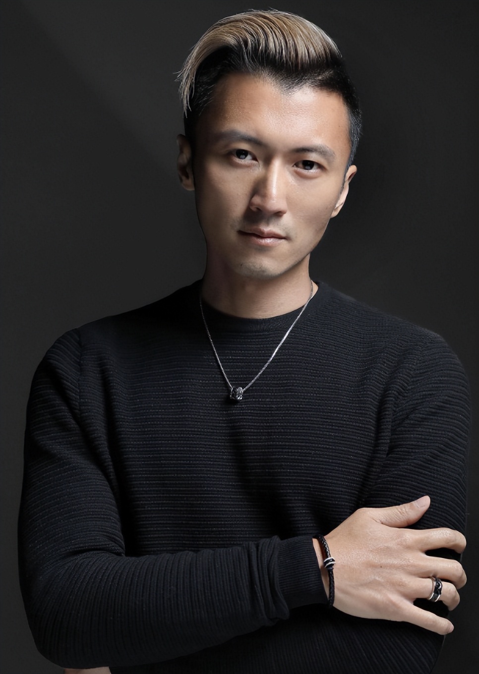 王菲也没想到，谢霆锋会因《镖人》吴京的一个举动，落得口碑暴跌