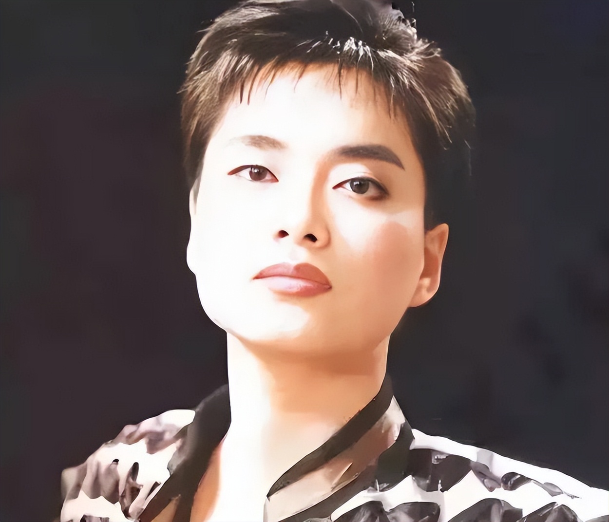 看62岁毛阿敏的生活，才知道她放弃260亿遗产，是真正的人间清醒