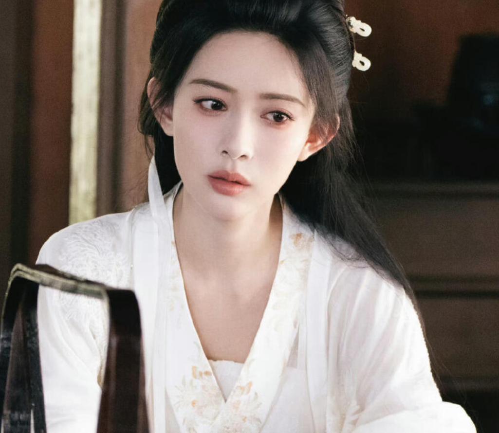 素衣才是真绝色！陈都灵清冷赵丽颖霸气，张婧仪倔强刘亦菲白月光