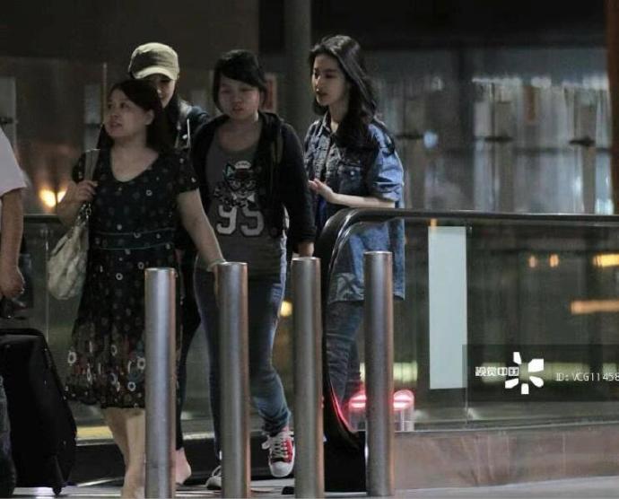 刘亦菲的氛围感绝了,高糊也挡不住的美 膜拜每一个眼神都在讲故事