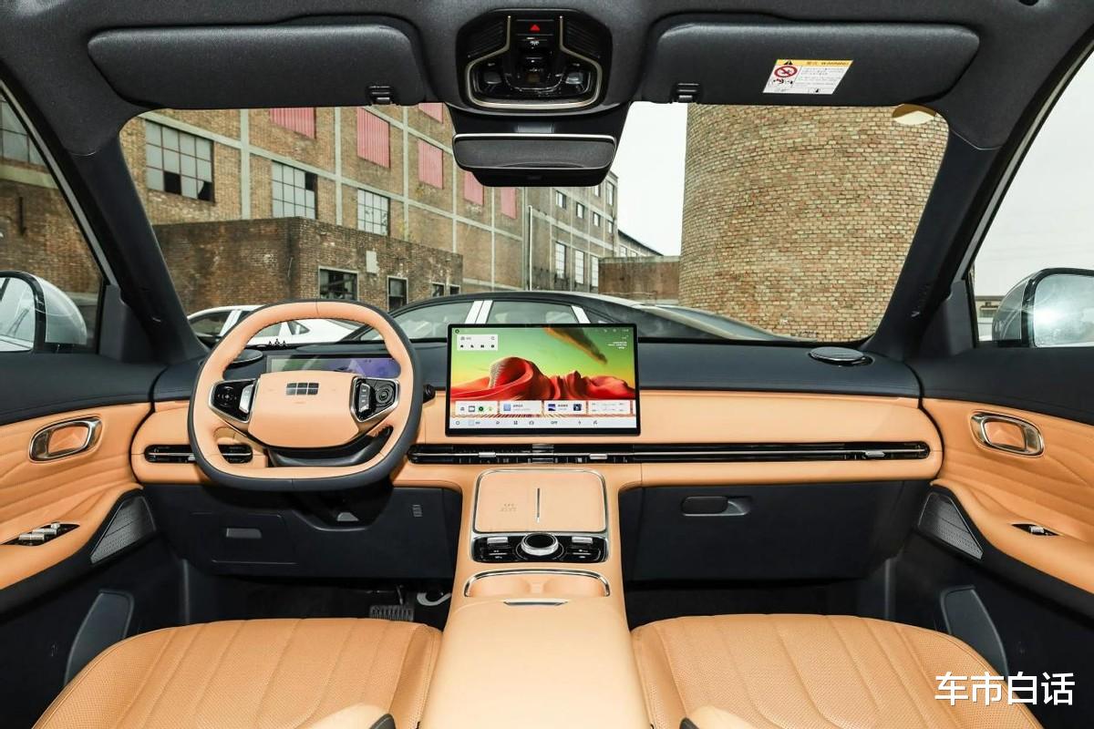 国产顶流的对决!星舰7 EM-i对上宋PLUS DM-i,谁的赢面更大?